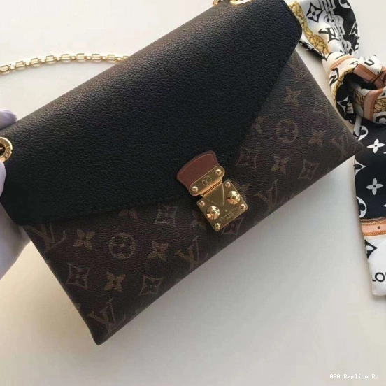 AAA Replica Ru Vuitton PALLAS CHAIN Louis 0812